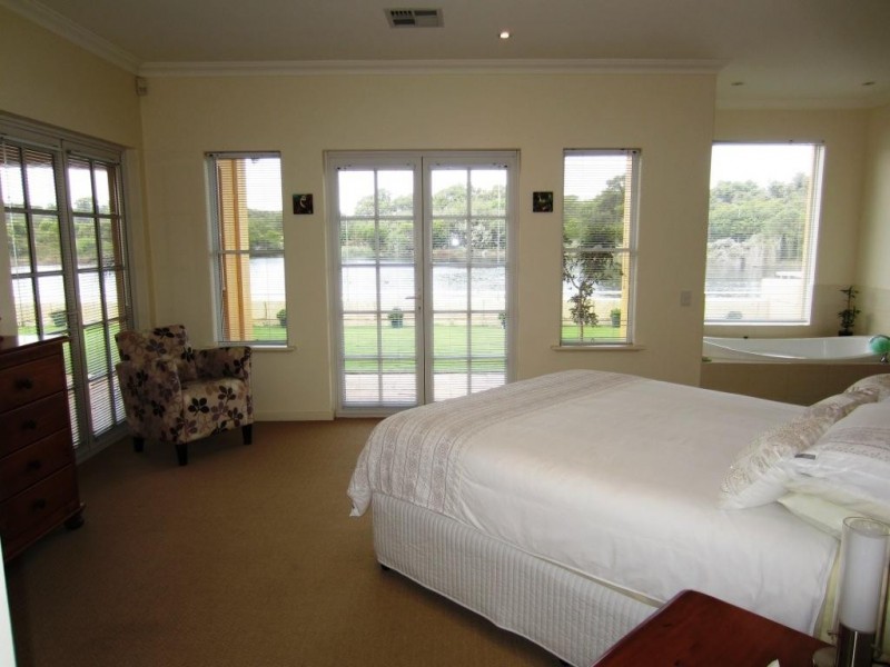 8 Lakeway Retreat, Dawesville WA 6211