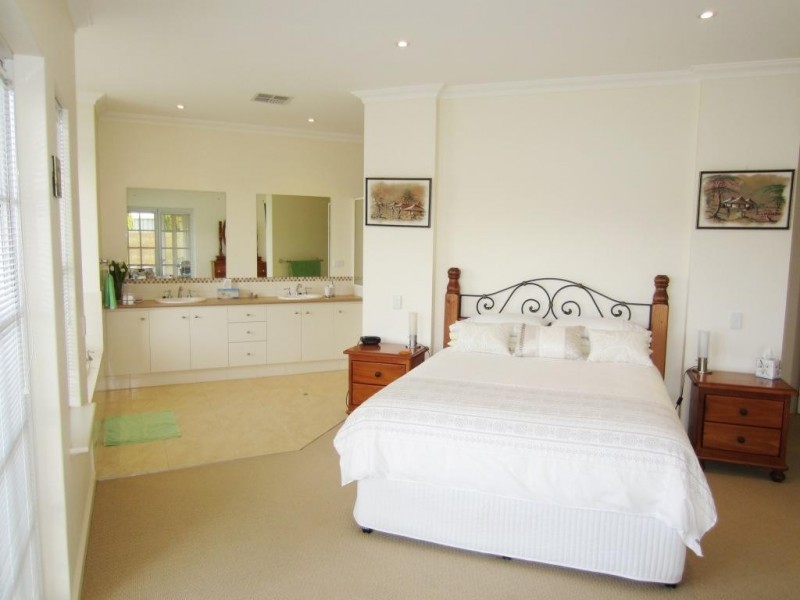 8 Lakeway Retreat, Dawesville WA 6211