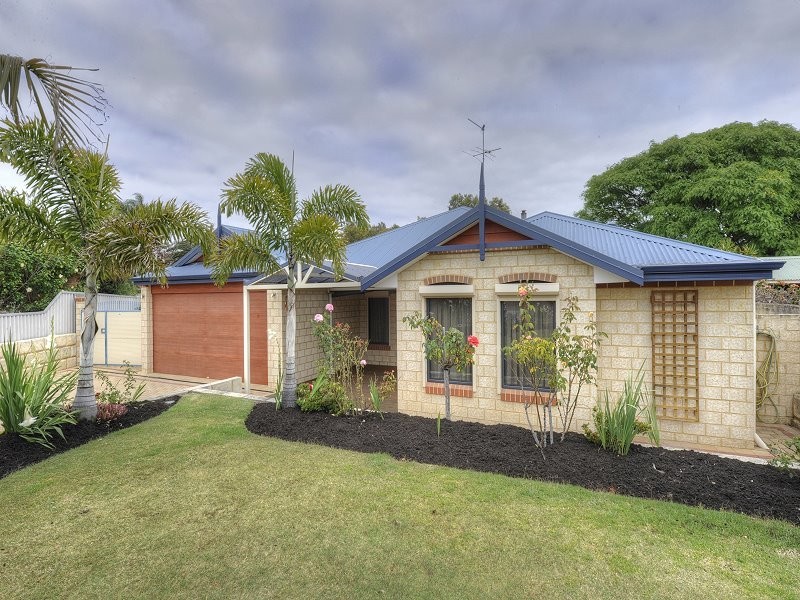4 MAITLAND CLOSE, Halls Head WA 6210