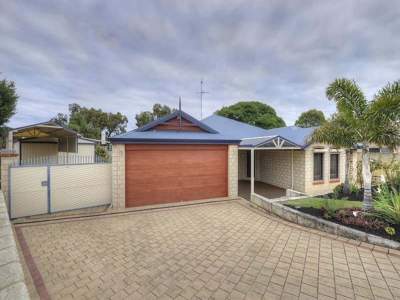 4 MAITLAND CLOSE, Halls Head WA 6210