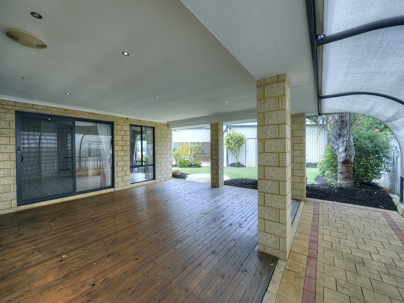 4 MAITLAND CLOSE, Halls Head WA 6210