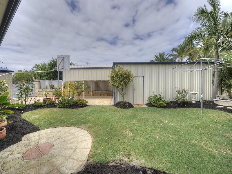 4 MAITLAND CLOSE, Halls Head WA 6210