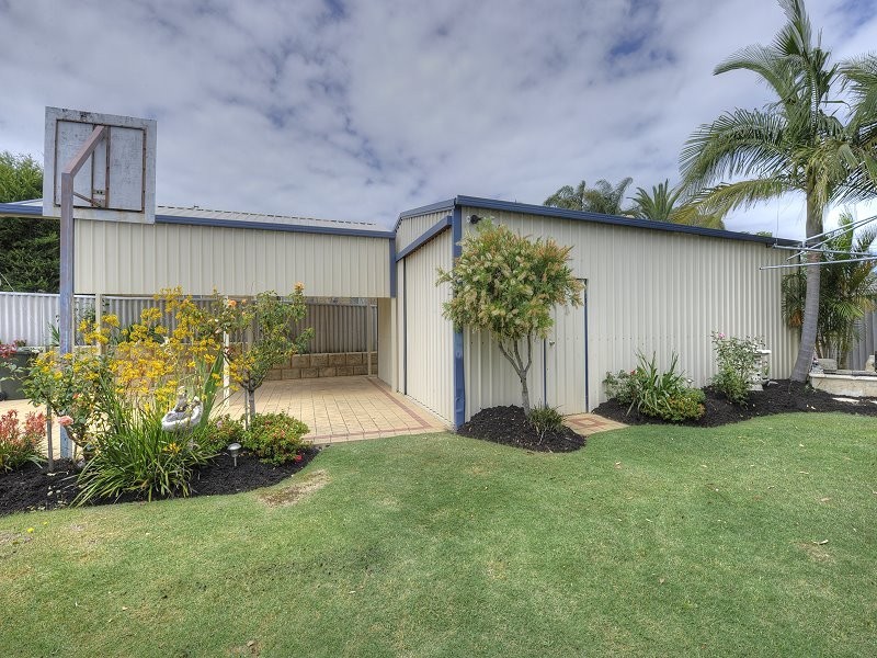 4 MAITLAND CLOSE, Halls Head WA 6210