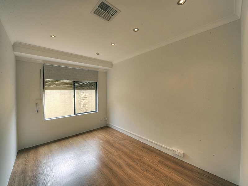 4 MAITLAND CLOSE, Halls Head WA 6210
