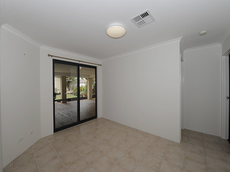 4 MAITLAND CLOSE, Halls Head WA 6210