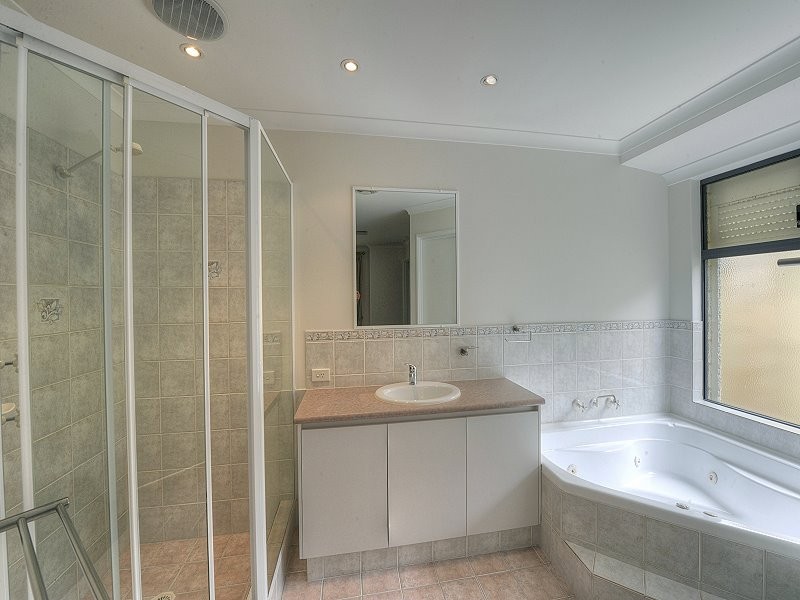 4 MAITLAND CLOSE, Halls Head WA 6210
