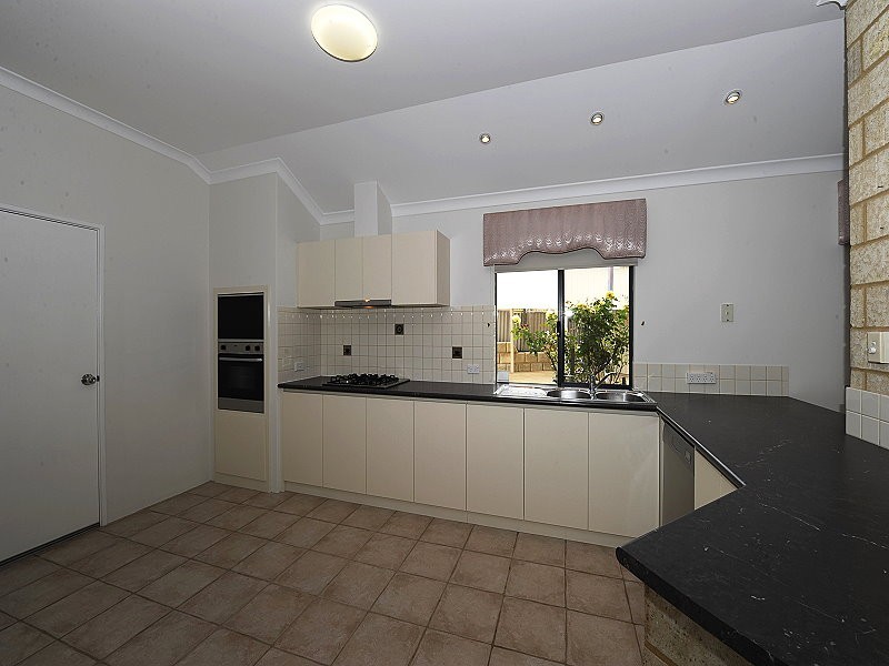 4 MAITLAND CLOSE, Halls Head WA 6210