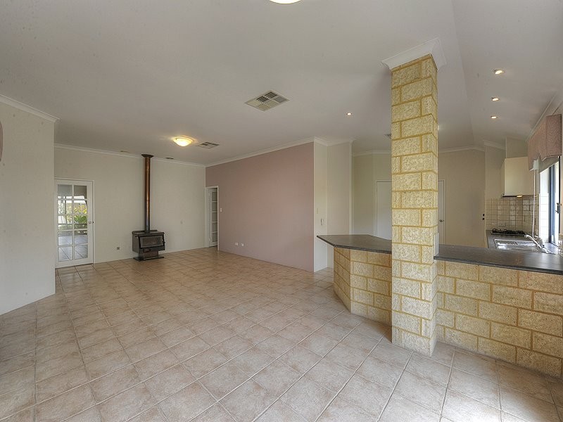 4 MAITLAND CLOSE, Halls Head WA 6210