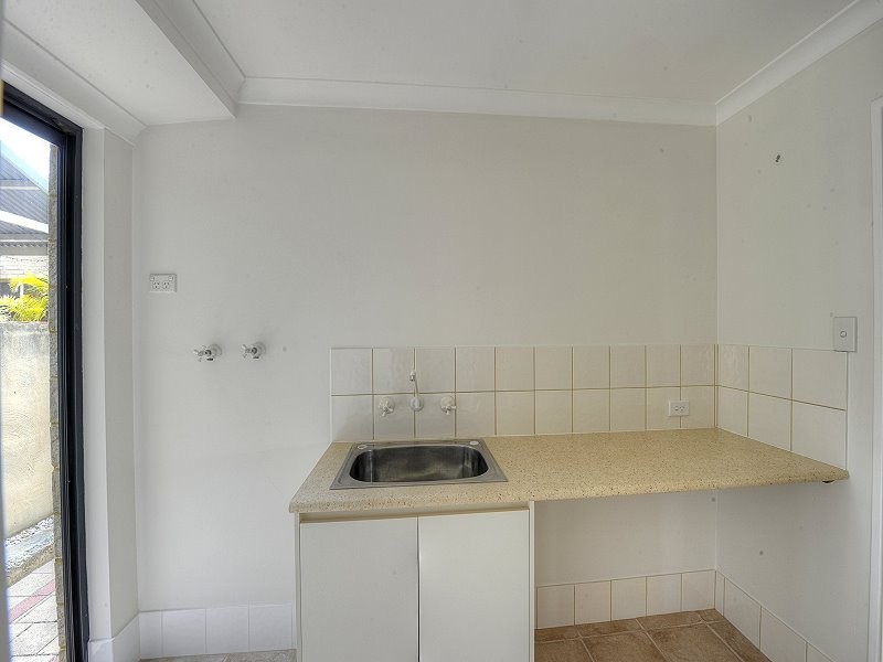 4 MAITLAND CLOSE, Halls Head WA 6210