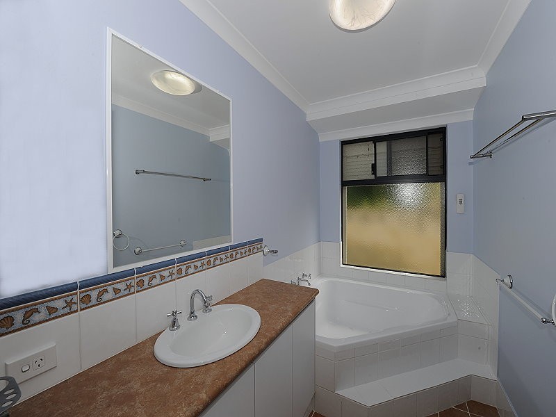 4 MAITLAND CLOSE, Halls Head WA 6210
