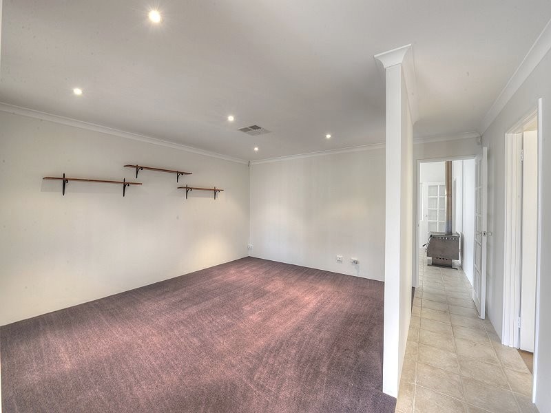 4 MAITLAND CLOSE, Halls Head WA 6210