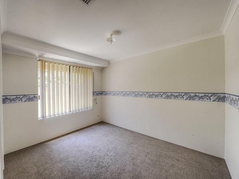 4 MAITLAND CLOSE, Halls Head WA 6210