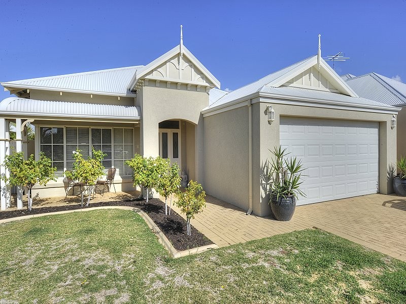 6 BERMUDA PLACE, Halls Head WA 6210