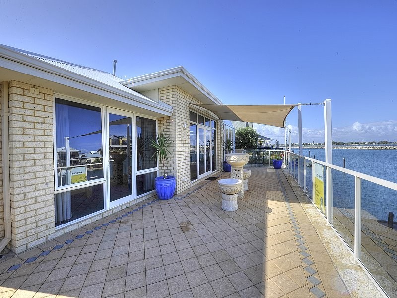 6 BERMUDA PLACE, Halls Head WA 6210