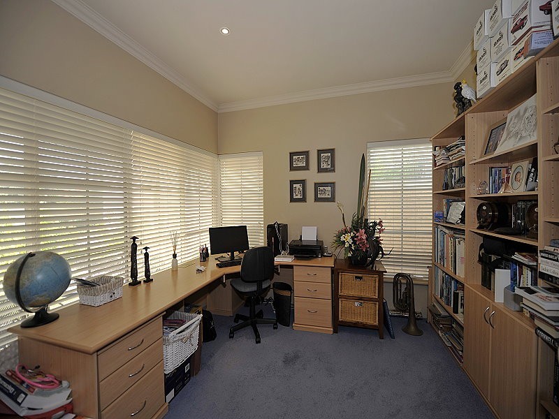 6 BERMUDA PLACE, Halls Head WA 6210