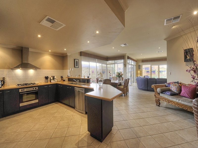 6 BERMUDA PLACE, Halls Head WA 6210