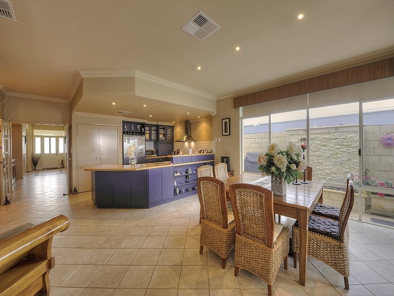 6 BERMUDA PLACE, Halls Head WA 6210
