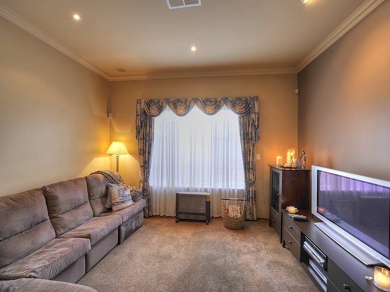6 BERMUDA PLACE, Halls Head WA 6210