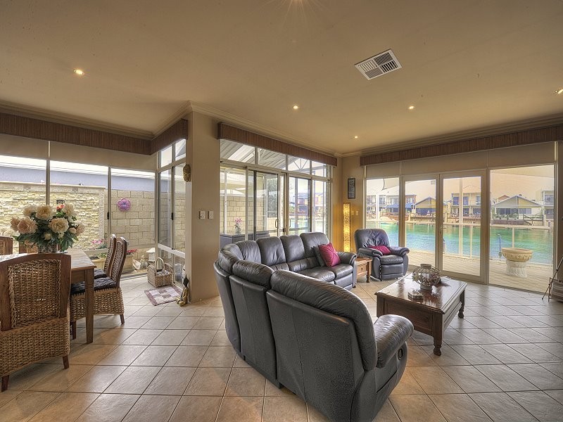 6 BERMUDA PLACE, Halls Head WA 6210