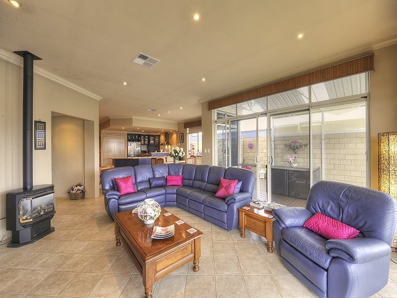 6 BERMUDA PLACE, Halls Head WA 6210