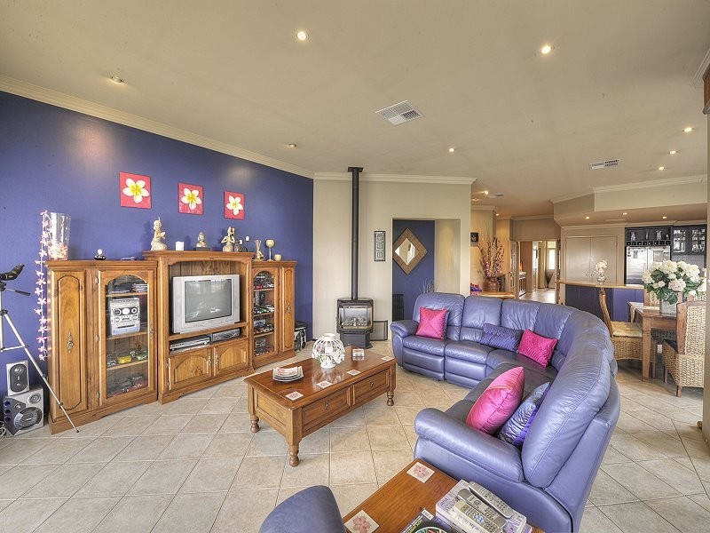 6 BERMUDA PLACE, Halls Head WA 6210