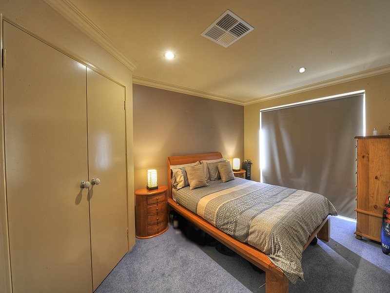6 BERMUDA PLACE, Halls Head WA 6210