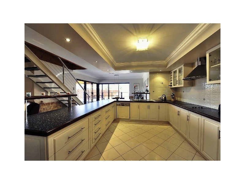 13 WATTLEGLEN AV, Erskine WA 6210