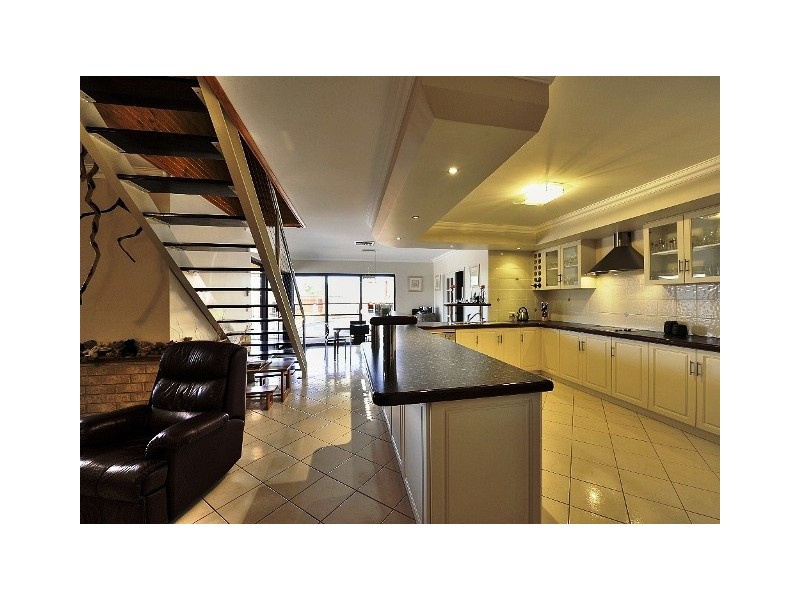 13 WATTLEGLEN AV, Erskine WA 6210