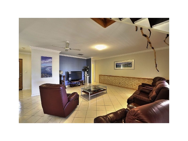 13 WATTLEGLEN AV, Erskine WA 6210