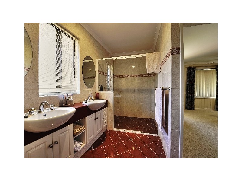 13 WATTLEGLEN AV, Erskine WA 6210