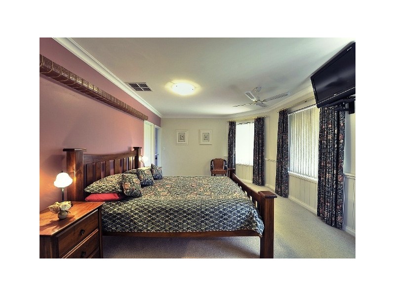 13 WATTLEGLEN AV, Erskine WA 6210