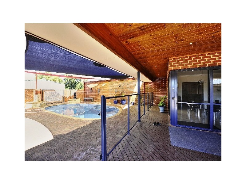 13 WATTLEGLEN AV, Erskine WA 6210