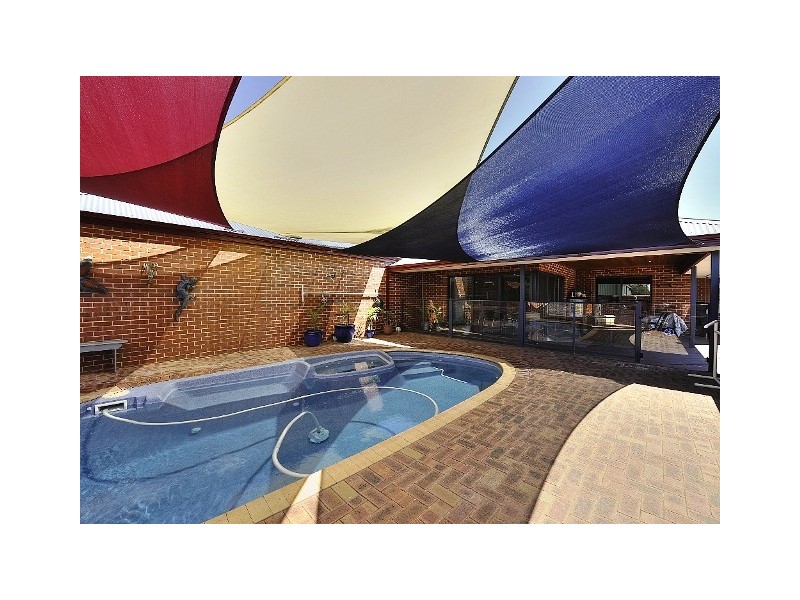 13 WATTLEGLEN AV, Erskine WA 6210