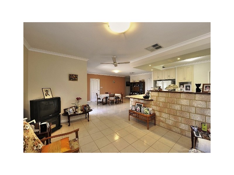 13 WATTLEGLEN AV, Erskine WA 6210