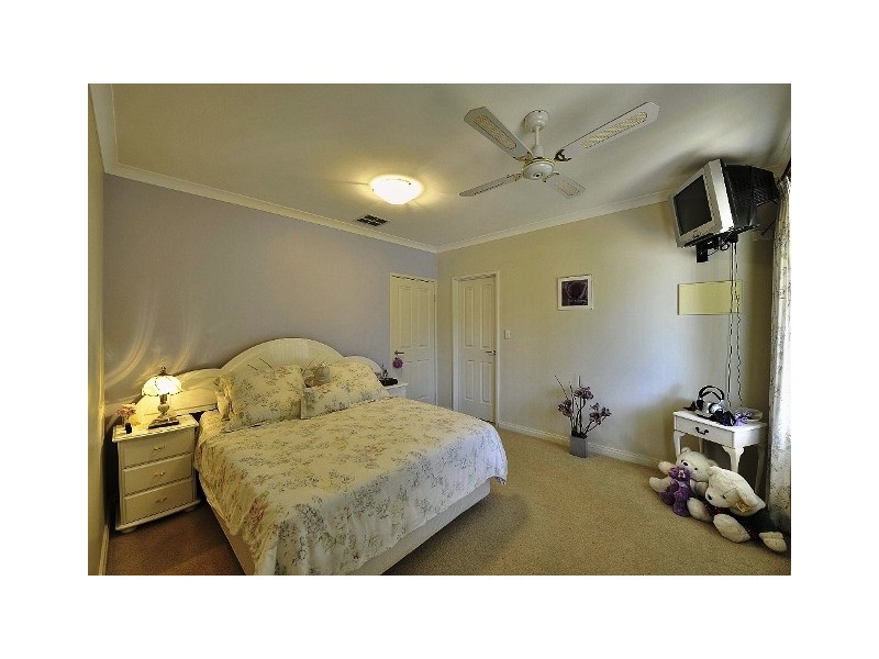 13 WATTLEGLEN AV, Erskine WA 6210