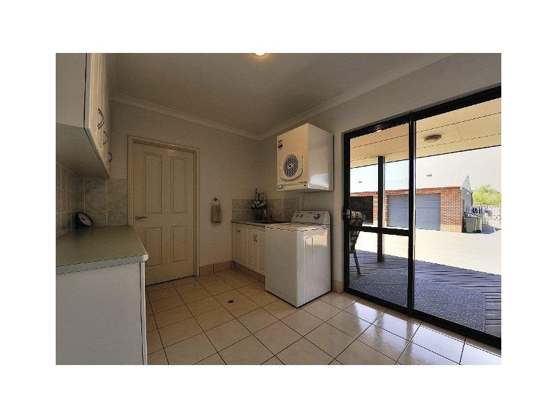 13 WATTLEGLEN AV, Erskine WA 6210