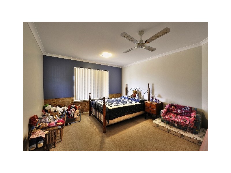 13 WATTLEGLEN AV, Erskine WA 6210