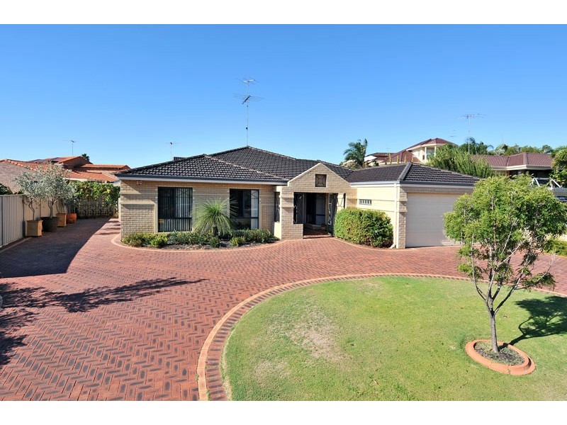 24 Oaklands Ave, Halls Head WA 6210