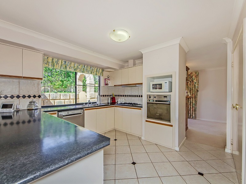 24 Oaklands Ave, Halls Head WA 6210