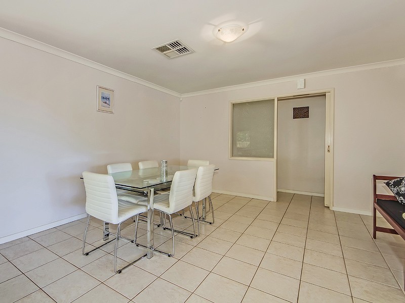 24 Oaklands Ave, Halls Head WA 6210