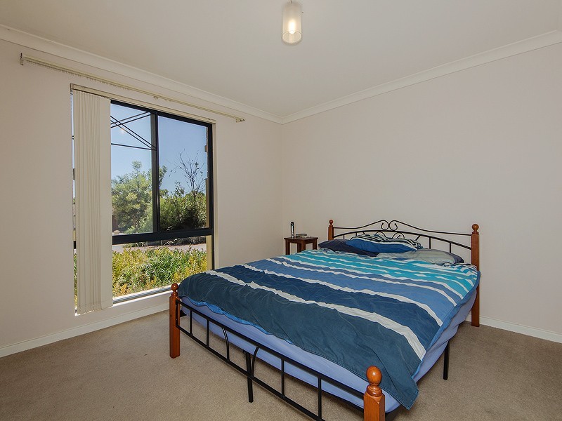 24 Oaklands Ave, Halls Head WA 6210