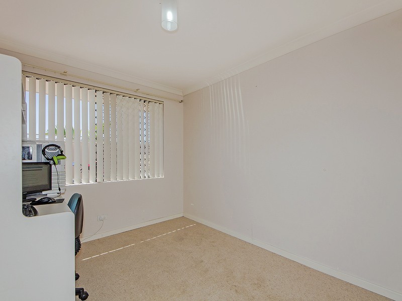 24 Oaklands Ave, Halls Head WA 6210