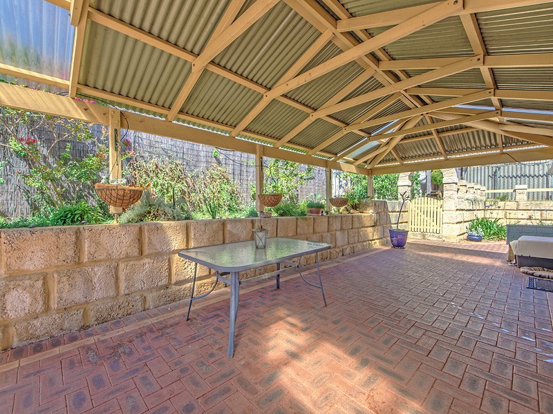 24 Oaklands Ave, Halls Head WA 6210