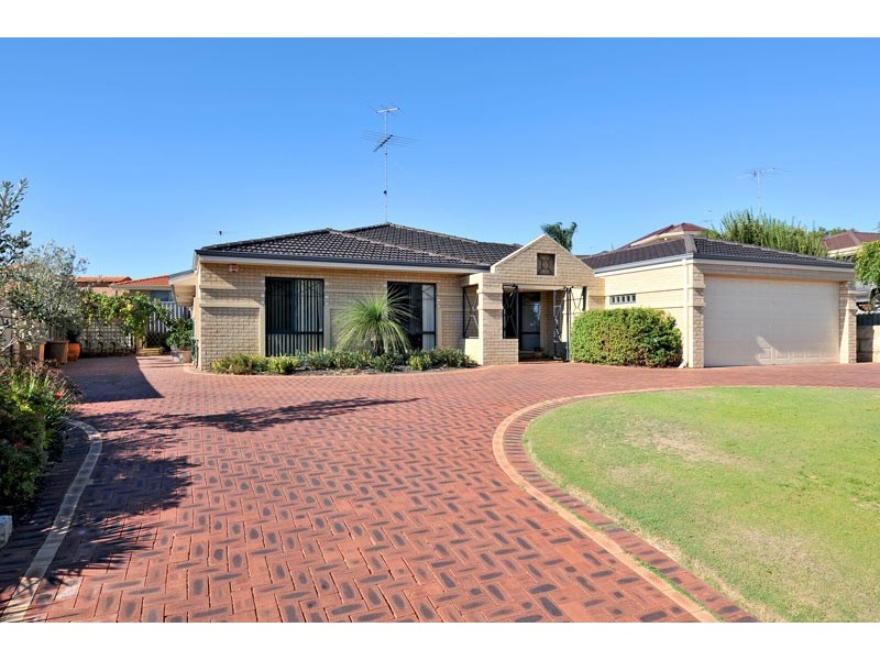 24 Oaklands Ave, Halls Head WA 6210