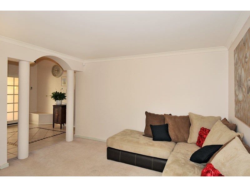 24 Oaklands Ave, Halls Head WA 6210