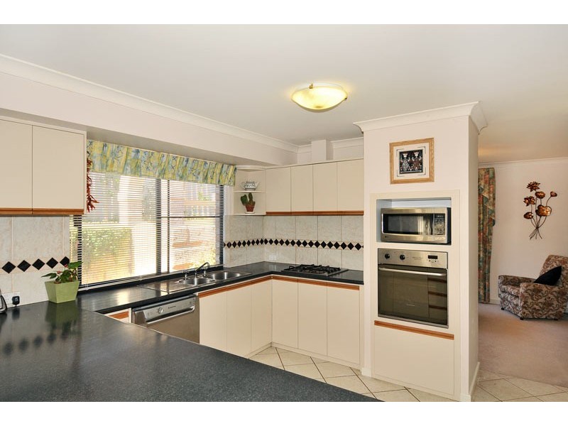 24 Oaklands Ave, Halls Head WA 6210