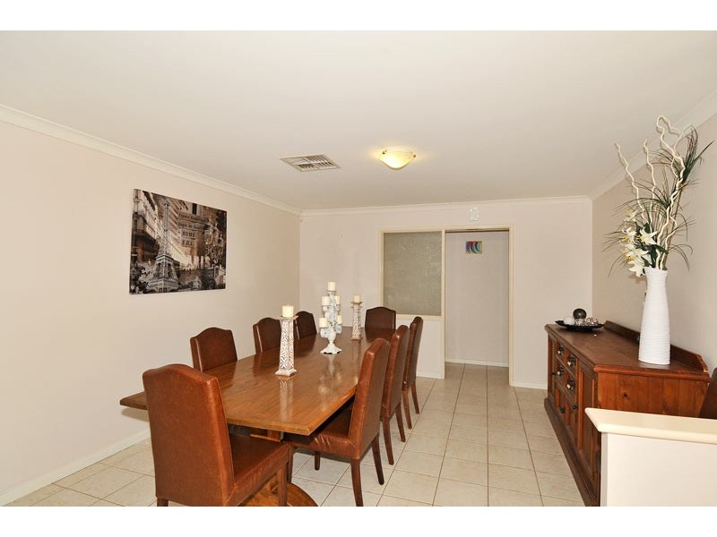 24 Oaklands Ave, Halls Head WA 6210