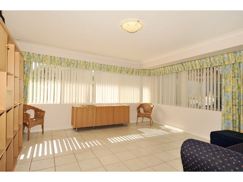 24 Oaklands Ave, Halls Head WA 6210