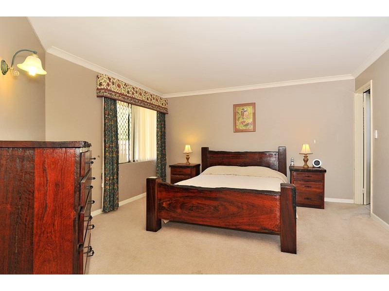 24 Oaklands Ave, Halls Head WA 6210