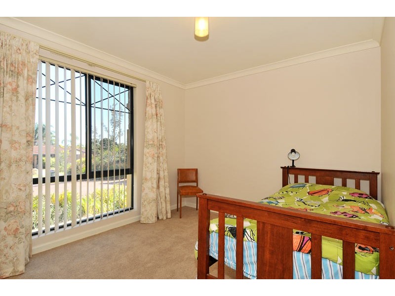 24 Oaklands Ave, Halls Head WA 6210